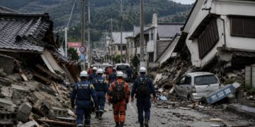 Japón intensifica las labores de rescate tras el devastador terremoto mientras crece el balance de víctimas