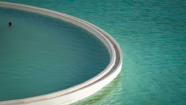 Mazarrón vigila la calidad del agua de sus 18 zonas de baño durante todo el verano