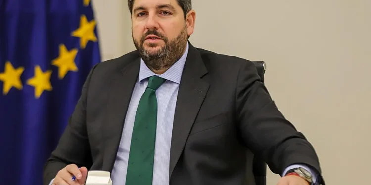 López Miras comparece hoy en la Asamblea por el nombramiento de la consejera de Salud en plena investigación sobre las prótesis
