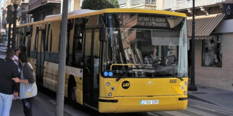 La huelga del transporte entra en una semana decisiva con la Romería de la Fuensanta en el horizonte