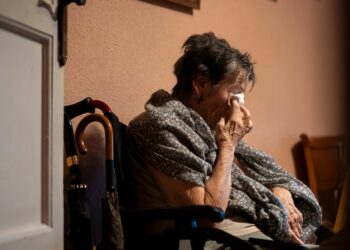 24 horas de un desahucio: de la última noche de Maricarmen en su casa a salir en camilla a los 87 años