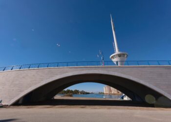Una nueva avería en el puente del Estacio bloquea el tráfico marítimo en La Manga