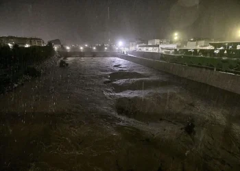 La DANA Adam deja dos muertos y obliga a realizar rescates en helicóptero por las inundaciones en Valencia