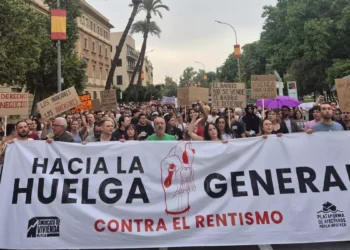 Miles de personas toman las calles de Murcia para exigir una vivienda digna
