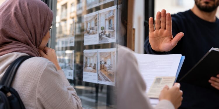 «Cuando saben de dónde eres, ya no puedes ni visitar el piso»: colectivos murcianos denuncian discriminación en el alquiler