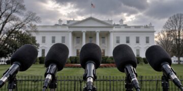 Washington investiga a cinco cadenas de televisión por suspender la cobertura de Trump