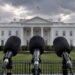 Washington investiga a cinco cadenas de televisión por suspender la cobertura de Trump