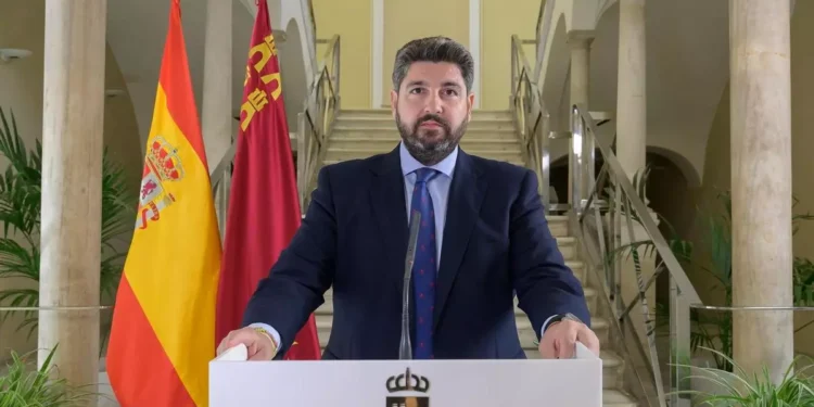 La Junta Electoral archiva la denuncia contra López Miras por utilizar San Esteban para criticar al Gobierno de Sánchez